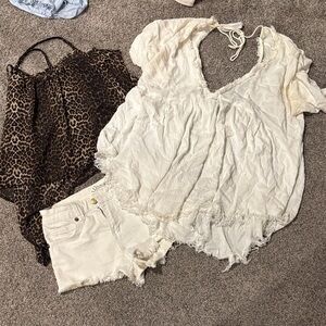 Women’s Cream Gauze V-Neck Peasant Top